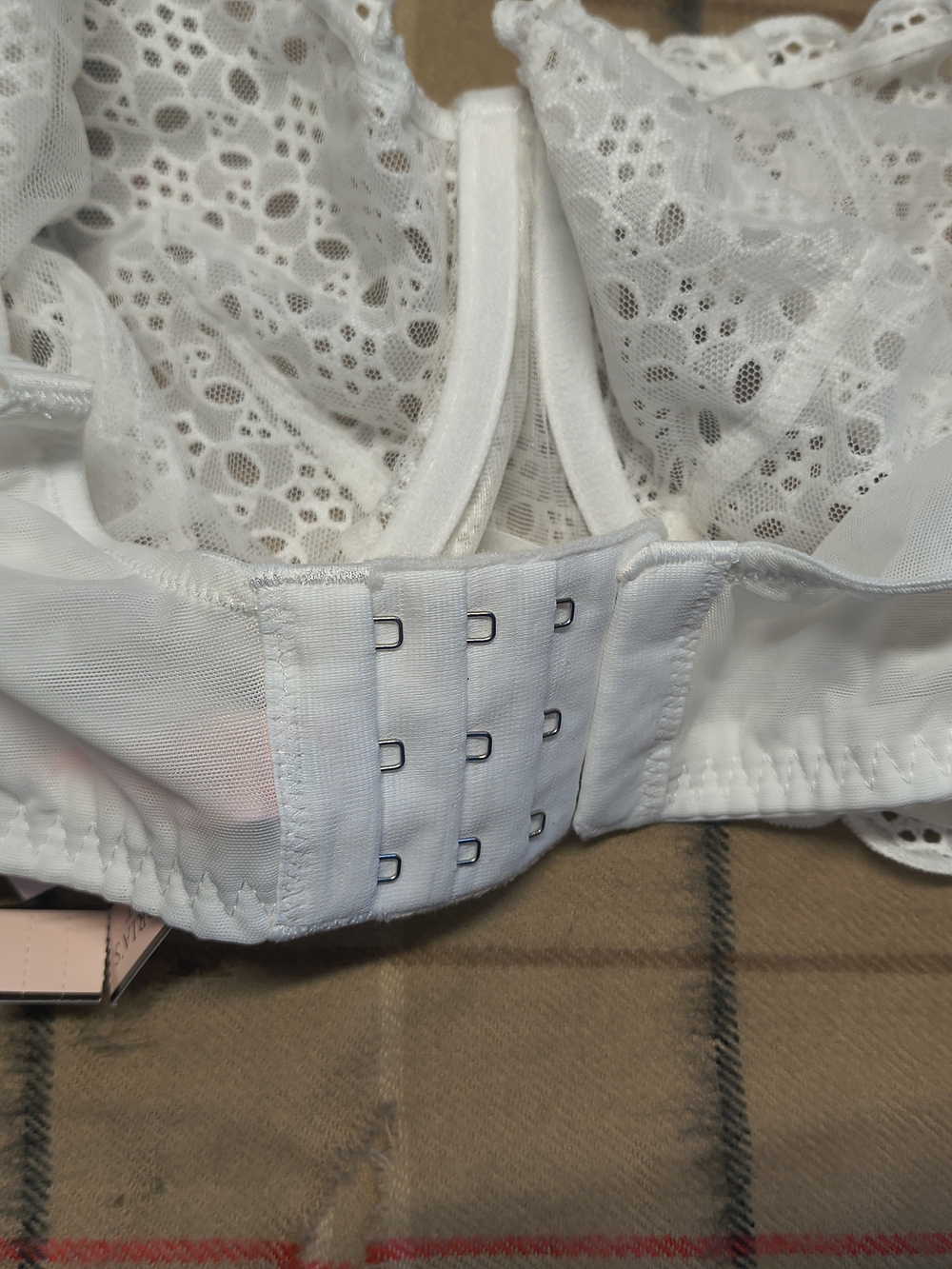 Victoria’s Secret White Lace Bra 38DDD NWT Unlined Underwire - Picture 3 of 4
